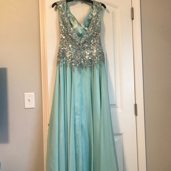 Mac Duggal Prom dress light blue, sequinned bodice - Picture 5 of 5